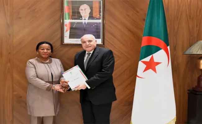 عطاف يتسلم أوراق اعتماد سفيرة غينيا الاستوائية