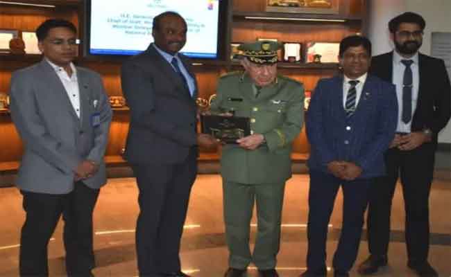 شنڨريحة يزور مقري شركتين رائدتين في الصناعات الدفاعية بالهند