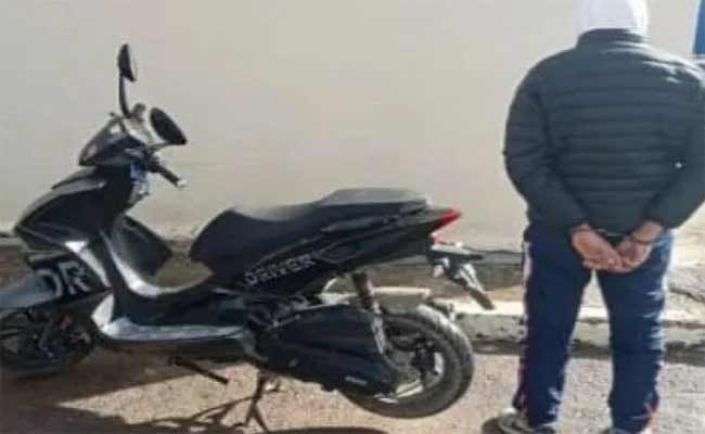 الإطاحة بشخصين يحترفان السرقة بالاعتداء باستعمال دراجة نارية بالعاصمة