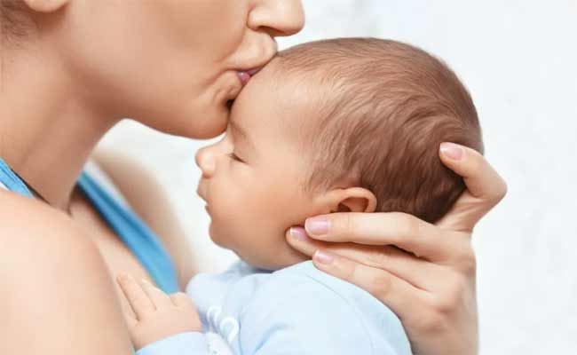 طرق للاهتمام بالمولود الجديد ومعلومات تهمك عن ملامحه ولون بشرته…