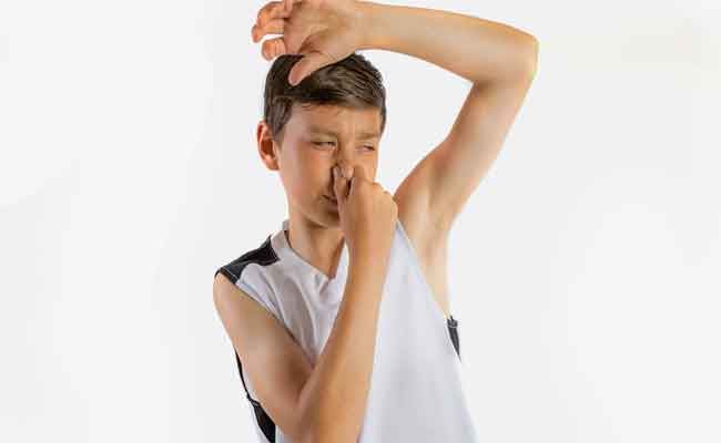 رائحة جسم المراهق بين التطور الطبيعي والمشكلة الصحية…