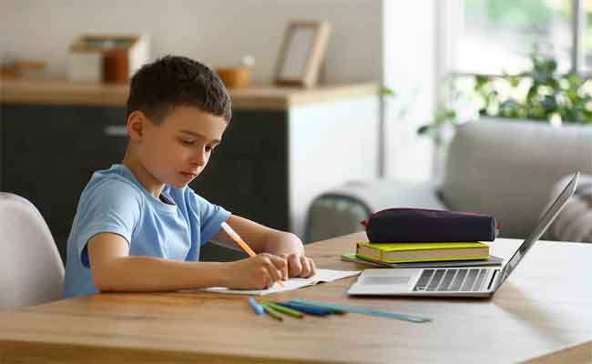 كيف تضعين روتيناً محدداً لطفلك وتساعديه على الالتزام به؟