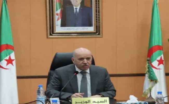 سايحي يجتمع بأعضاء النقابة الوطنية للممارسين الأخصائيين في الصحة العمومية