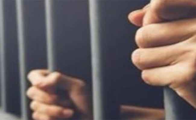 حبس شخصين قاما بالاعتداء على مصلّين الإساءة إليهم بمناشير تحريضية بالحميز