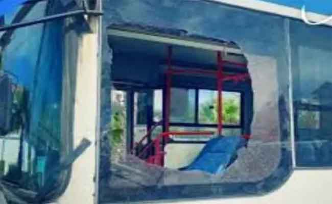 اعتداء مراهقين بالحجارة على حافلة تقل الركاب بالعاصمة