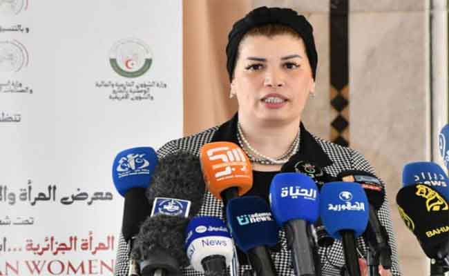 إشراف مولوجي على افتتاح الطبعة الخامسة للمعرض الخاص بمنتجات المرأة المنتجة الموجه