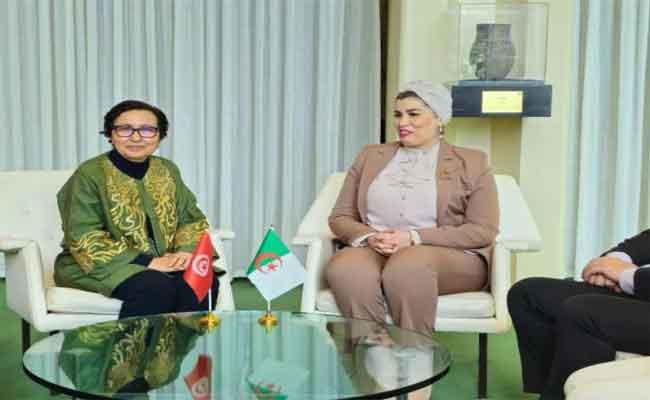 مولوجي تجري محادثات مع نظيرها التونسية