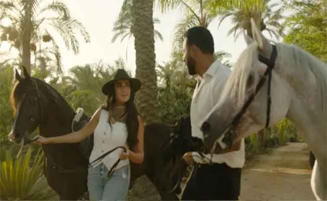 مسلسل في لحظة يتصدر الترند بعد عرض أولى حلقاته وهذه هي أحداثه