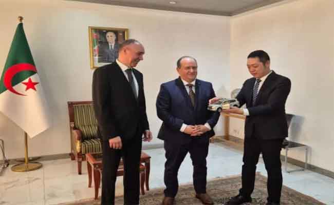 غريب يستقبل وفدا عن الشركة الصينية المصنعة للسيارات “جريت وول موتورز”