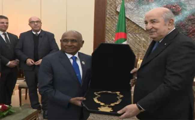 هيئة اللجان الوطنية الأولمبية لإفريقيا تمنح تبون الوسام الذهبي للاستحقاق الأولمبي