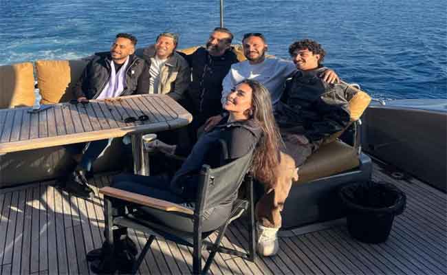 كريم عبد العزيز وياسمين صبري من القاهرة إلى روما…