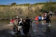فرار 13 ألف سوري إلى لبنان منذ اندلاع أعمال العنف في الساحل