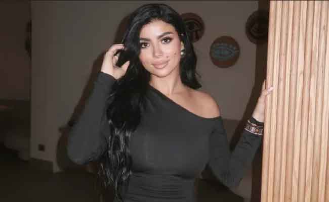 كارولين عزمي تتصدّر الترند بسبب إطلالتها في يوم ميلادها