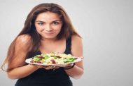 كيف تختارين نظاماً غذائياً يناسب احتياجاتكِ اليومية كامرأة؟ اختصاصية تجيبكِ