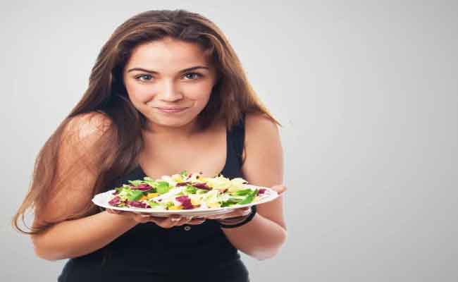 كيف تختارين نظاماً غذائياً يناسب احتياجاتكِ اليومية كامرأة؟ اختصاصية تجيبكِ