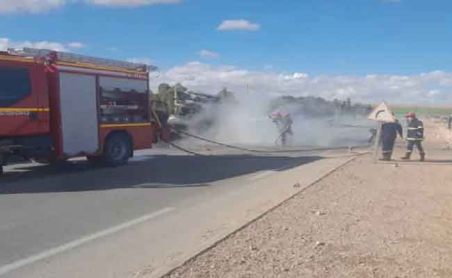 احتراق شاحنة محمّلة بمواد بلاستيكية بالجلفة