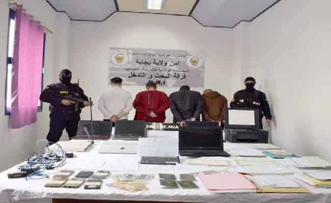 الإطاحة بشبكة إجرامية تحترف تزوير التأشيرات وأختام الدولة ببجاية