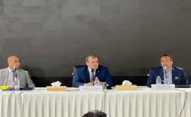 منح التوطين البنكي للمتعاملين الاقتصاديين في استيراد مواد وأدوات