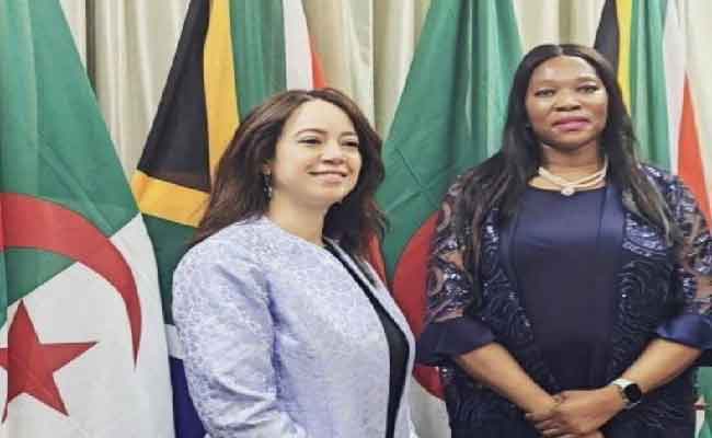 منصوري تعقد لقاء مع نائبة وزيرة العلاقات الدولية لجنوب إفريقيا ببريتوريا