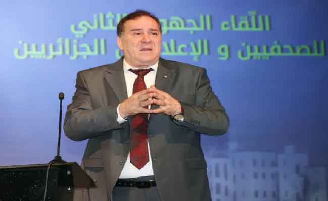 مزيان يؤكد على أهمية التكوين في دعم المنظومة الإعلامية