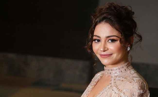 بعد أولى تجاربها المسرحية…منة شلبي تكشف تحدياتها في شمس وقمر