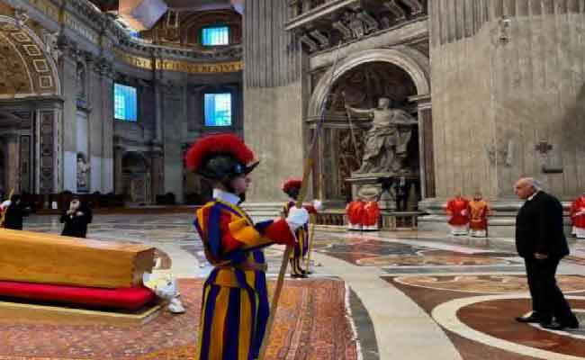 مشاركة عطاف في مراسم جنازة البابا فرنسيس