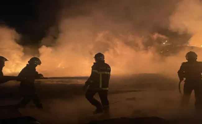 نشوب حريق في أنابيب بمشروع تحلية مياه البحر بحي البركة الزرقاء عنابة