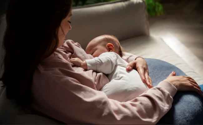 سبب طريف لشعور الأم والرضيع بالرغبة في النوم أثناء الرضاعة الطبيعية…