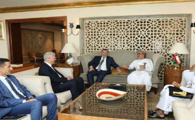 سعيود يتباحث مع نظيره العماني تعزيز التعاون بين البلدين في مجال النقل