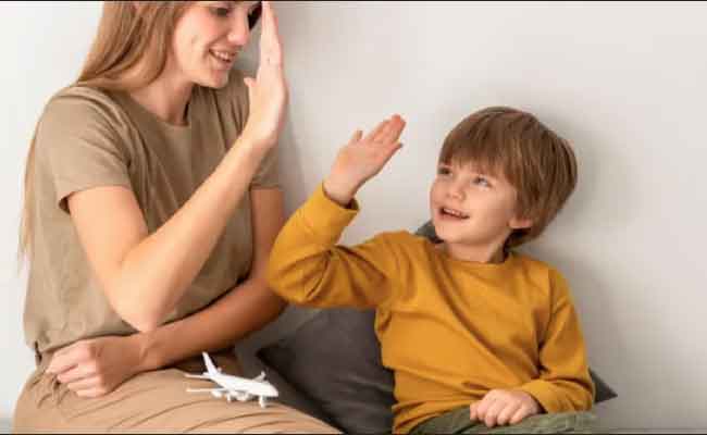 نصائح هامة لكي تقيمي علاقة صداقة مع طفلك منذ الولادة حتى سن المراهقة