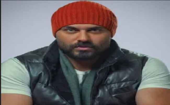 بعد شائعة وفاته…فيلم جديد لـ أحمد صلاح حسني في صيف 2025