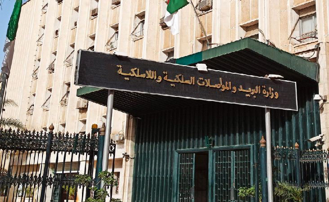 إنهاء مهام عدة مسؤولين في وزارة البريد بعد فشل عملية رقمنة مسابقة توظيف في القطاع