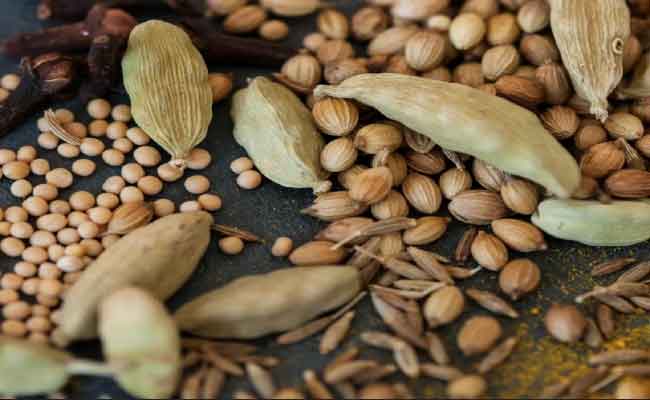 أضرار الهيل للنساء تستوجب الحذر من الكمية المُتناولة…