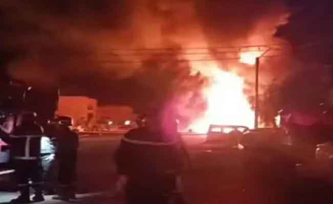 اصطدام بين شاحنة ذات صهريج لنقل المحروقات بسيارة نفعية متبوع بحريق يخلف إصابة ستيني بباتنة