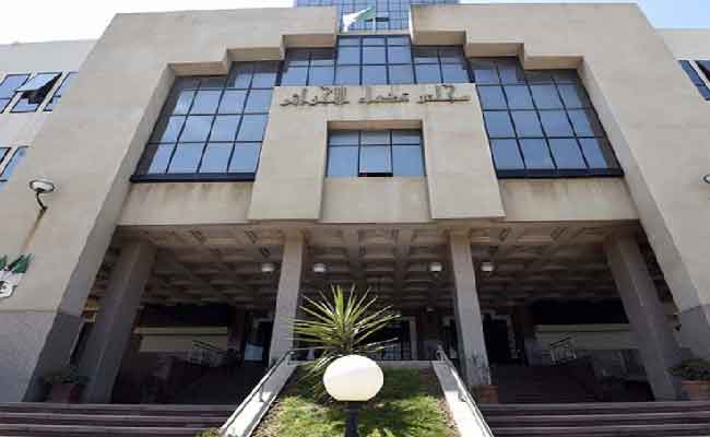 محاكمة عصابة إجرامية مالية تحترف اعتراض طريق المهرّبين للاستيلاء على المخدرات في صحراء “رقان”