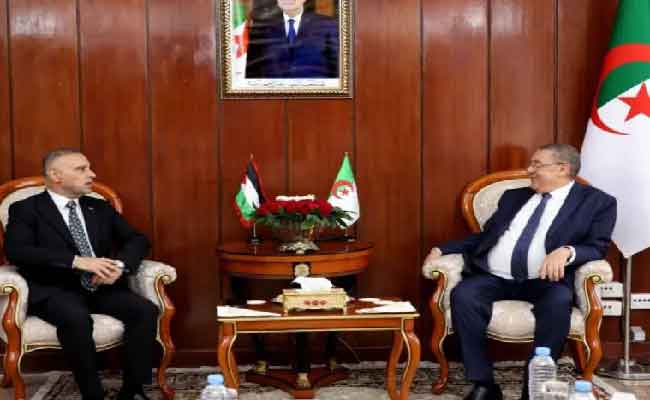 مراد يستقبل السفير الفلسطيني بالجزائر