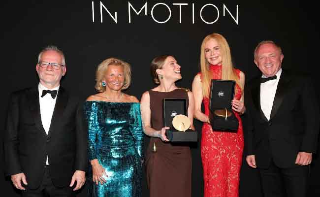 نيكول كيدمان والمخرجة البرازيلية ماريانا بيرناند تحصلان على جائزة المرأة في الحركة لعام 2025…