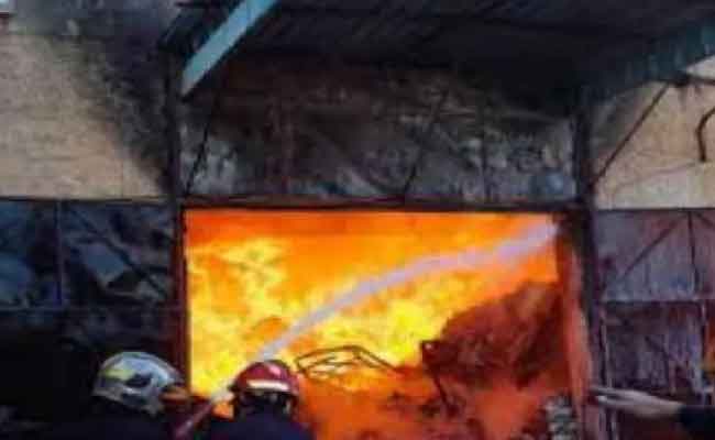 نشوب حريق في محل لتخزين الأجهزة الكهرومنزلية بالعاصمة