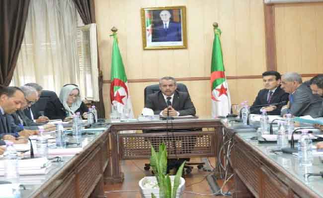 سعداوي يترأس اجتماعا لمتابعة مدى جاهزية مديريات التربية للامتحانات المدرسية الوطنية