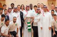 ولي العهد السعودي يستقبل فريق الأهلي بعد تحقيقه 