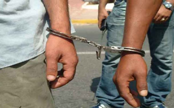 توقيف شابين قاما بمناورات خطيرة في الطريق العام بالبويرة