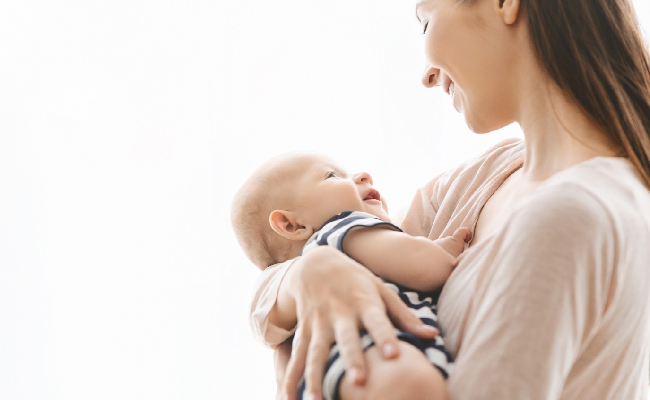 توقفي عنها فوراً…عادات خاطئة تضر برضيعك وقد تؤدي إلى وفاته