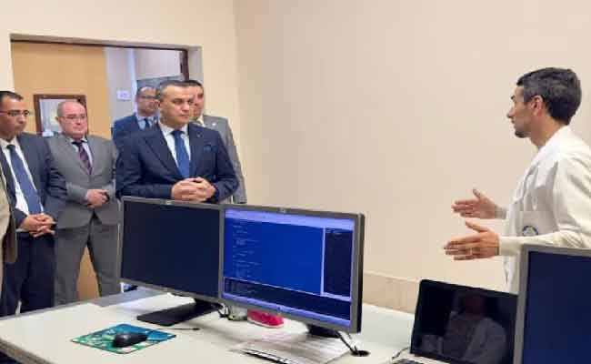 زروقي يقوم بزيارة ميدانية لمركز استغلال أنظمة الاتصالات السلكية واللاسلكية الفضائية