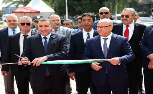 زيتوني رفقة سعيود يفتتحان الصالون الدولي للنقل واللوجستيك “لوجيستيكال 2025”