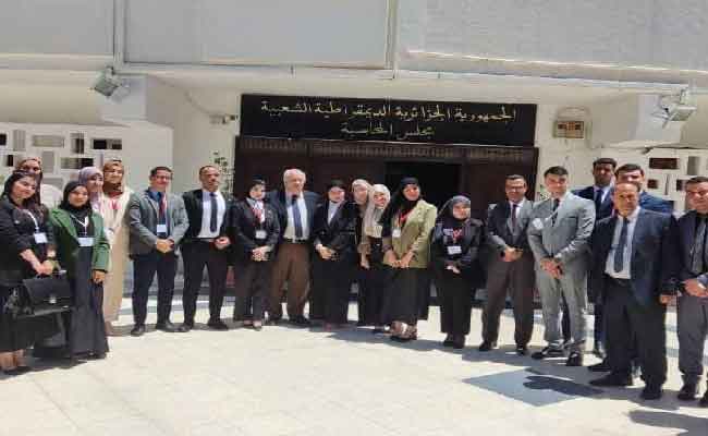 زيارة تلاميذ المدرسة العليا للإدارة يقومون بزيارة ميدانية لهيئات ومؤسسات عمومية