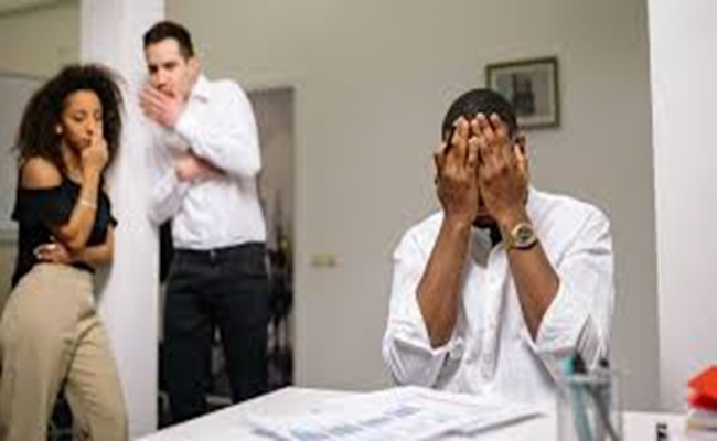 هل استخدام الذكاء الاصطناعي في العمل يُضعف صورتك المهنية؟