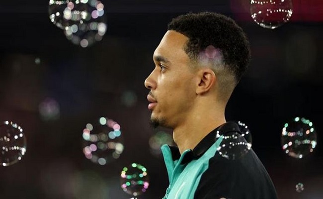 عقد أرنولد مع ريال مدريد الإسباني...