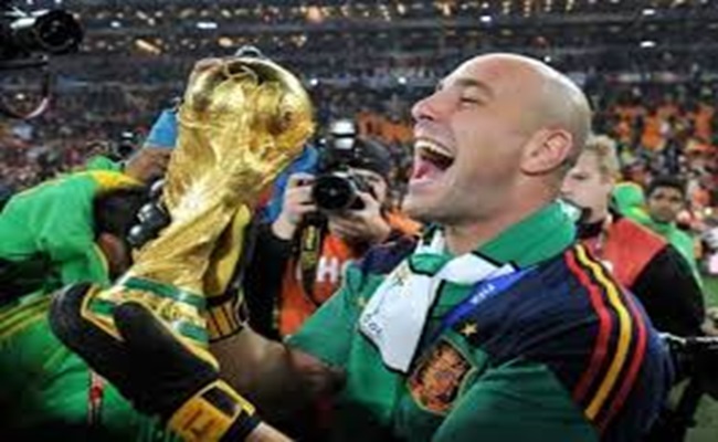 مسيرة 25 عاما...أسطورة ليفربول ومنتخب إسبانيا يعتزل كرة القدم