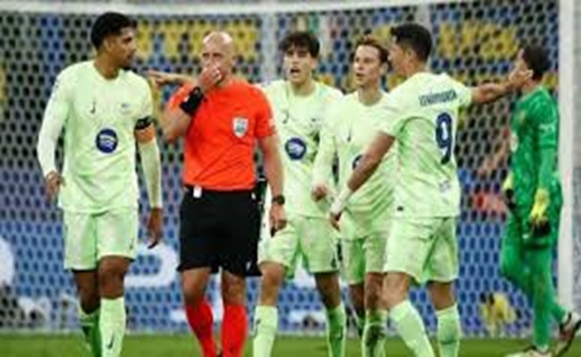 عدم احترام لنا...غضب عارم في برشلونة بسبب التحكيم