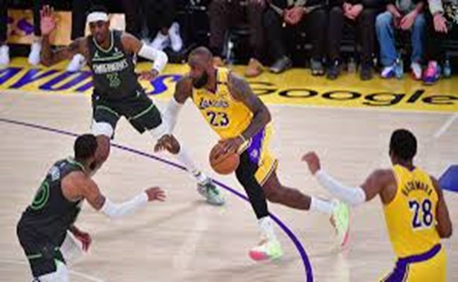 NBA...تيمبرولفز يسقط ليكرز ويتأهل لقبل نهائي الأدوار الإقصائية